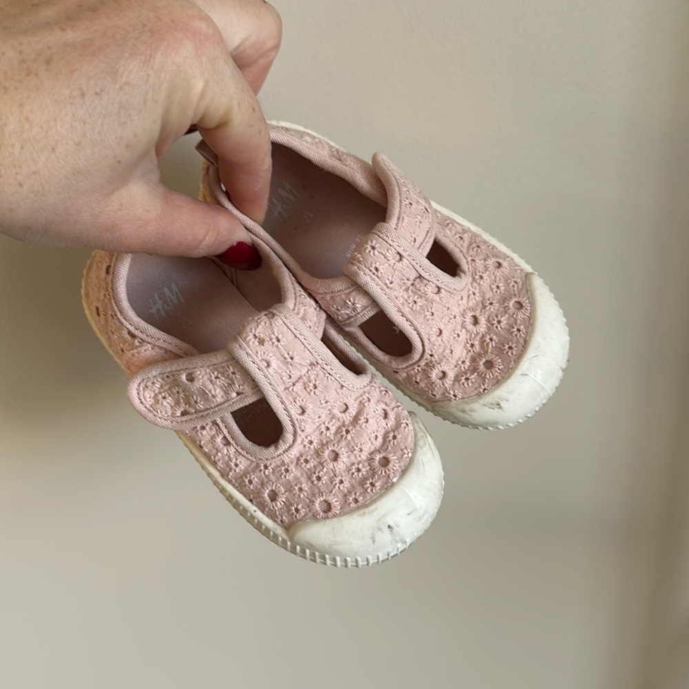 H&M Floral Eyelet Cotton Shoes Toddler Size 7